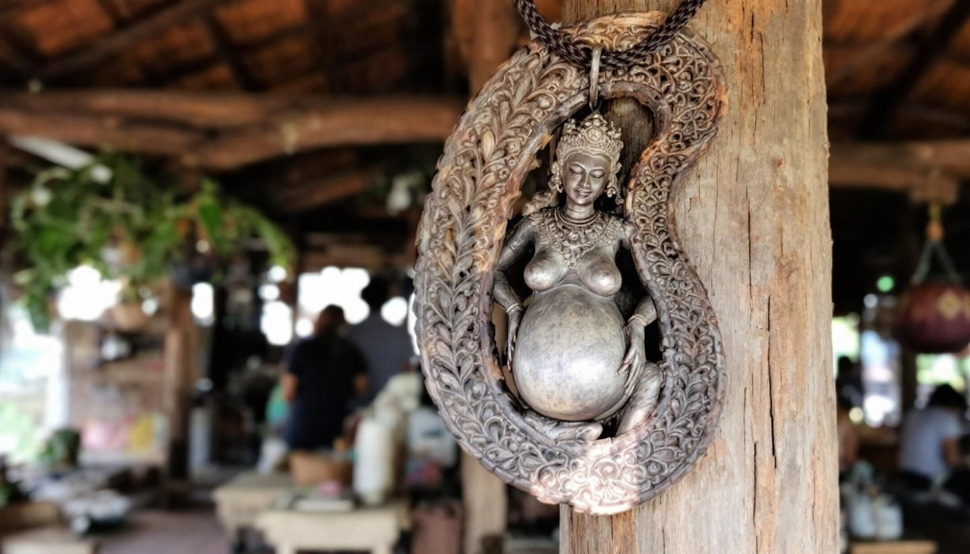 Les bienfaits traditionnels des pendentifs de grossesse indonésiens